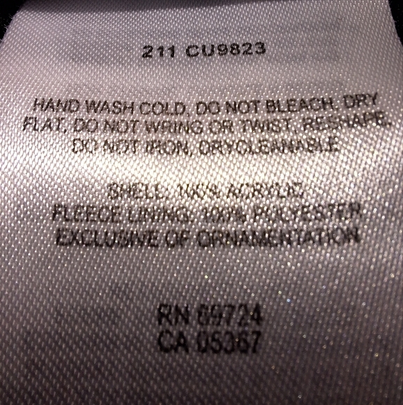 A Columbia toboggan with straps like new condition. Fleece lined. - Picture 4 of 6